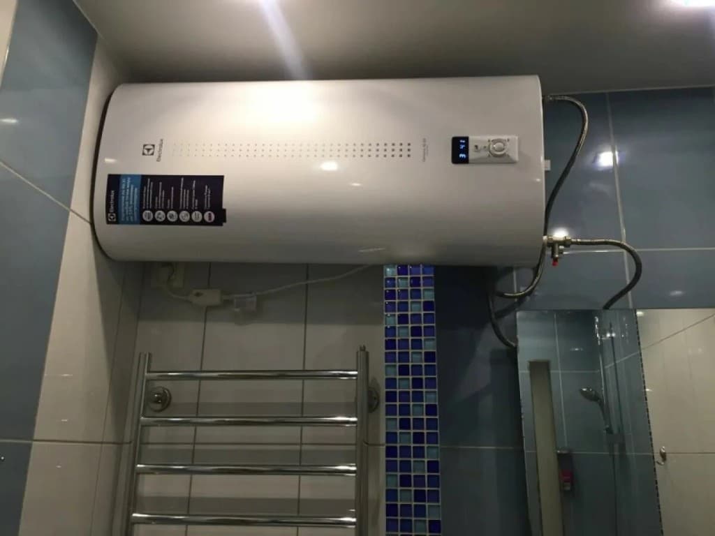 Установка водонагревателя — горизонтальный бойлер Electrolux